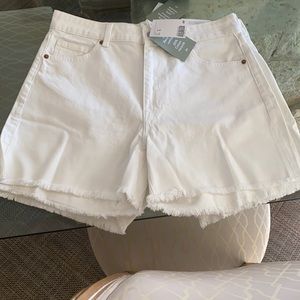 NWT - H.M. White denim shorts